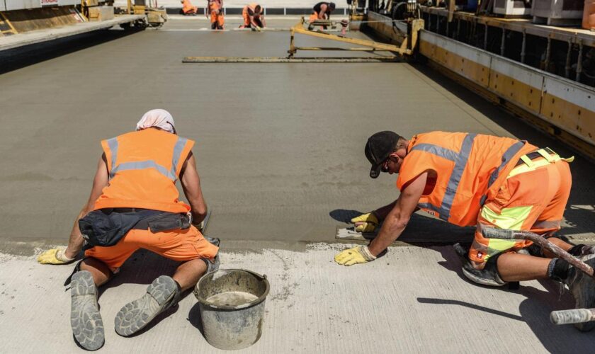 Industrie- und Handelskammer: Betriebe leiden trotz weniger offener Stellen unter Fachkräftemangel