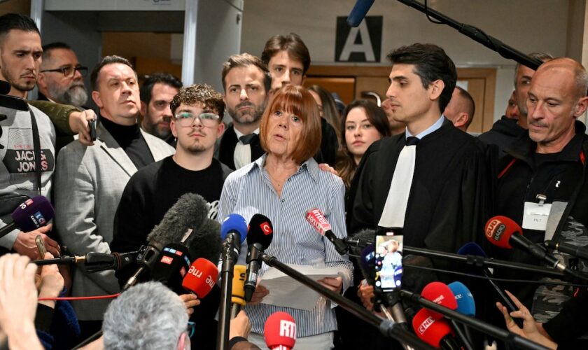 Gisele Pelicot s'adresse à la presse après avoir entendu le verdict du tribunal qui a condamné son ex-mari à la peine maximale de 20 ans de prison, à Avignon, le 19 décembre 2024. (Photo par Miguel MEDINA / AFP)