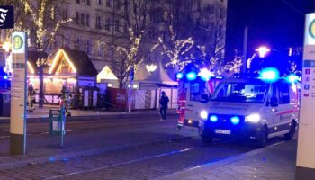 Auto fährt in Menschenmenge auf Magdeburger Weihnachtsmarkt