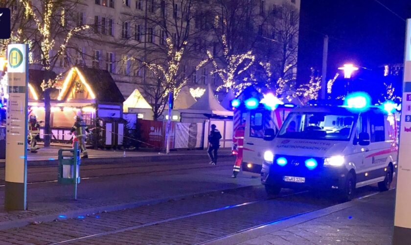 Auto fährt in Menschenmenge auf Magdeburger Weihnachtsmarkt