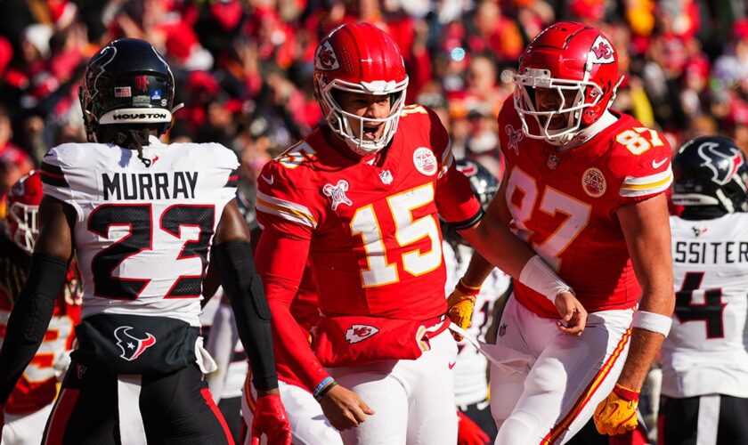 Patrick Mahomes plays through ankle sprain to lead Chiefs to victory vs. Texans