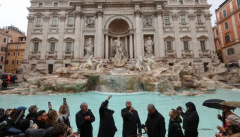 A Rome, la fontaine de Trevi limite le nombre de touristes pour retrouver la «dolce vita»