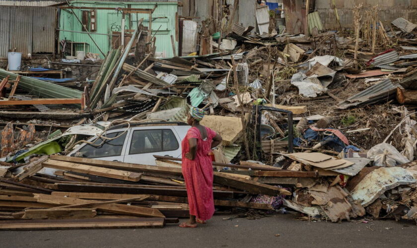 Cyclone Chido à Mayotte : en quoi consiste une journée de deuil national ?