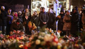 Mémorial improvisé près du lieu de l'attaque à la voiture-bélier sur un marché de Noël à Magdebourg, dans l'est de l'Allemagne, le 21 decembre 2024