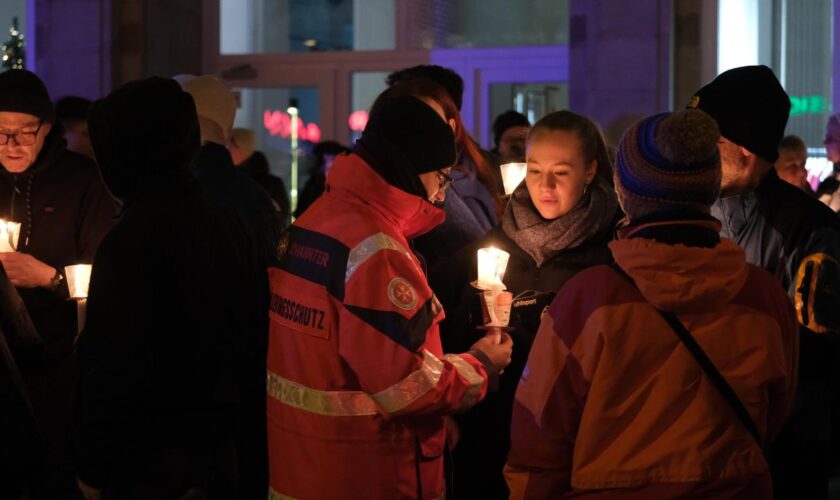 Magdeburg: Tausende bei Lichterkette gegen Hass und AfD-Demonstration