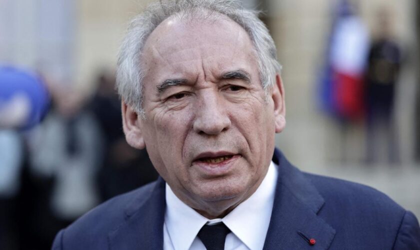 Le nouveau gouvernement Bayrou, “un Barnier II, en moins stable”