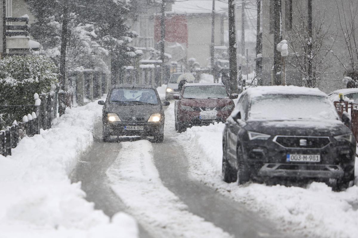 Tempête de neige en Bosnie : des dizaines de milliers de foyers privés d’électricité