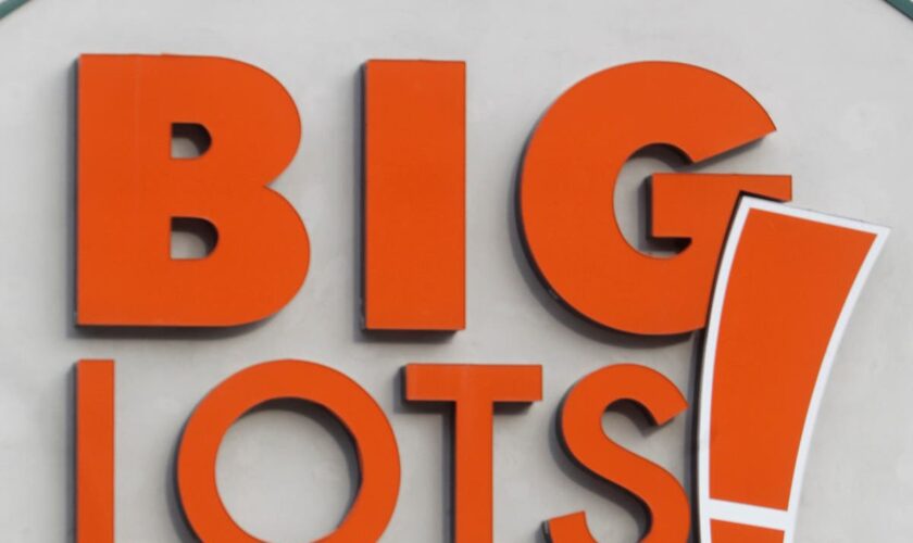 Big Lots reaches deal to keep hundreds of US stores open