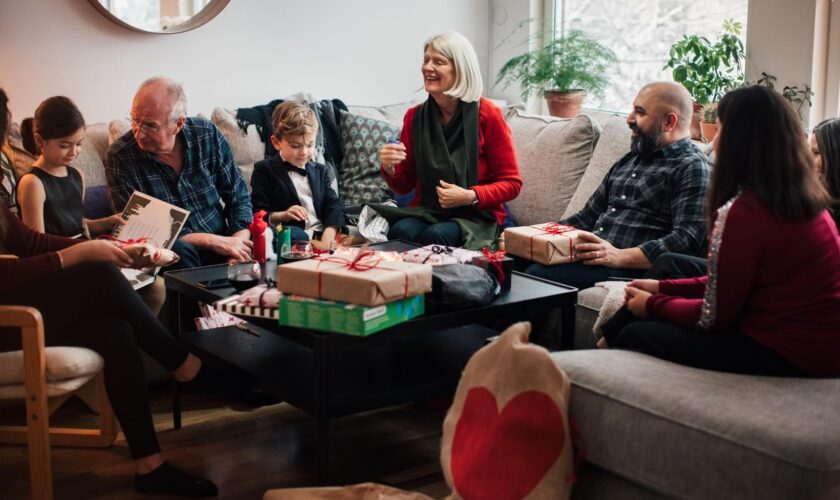 Comment gérer les questions indiscrètes et remarques intrusives pendant les repas de famille