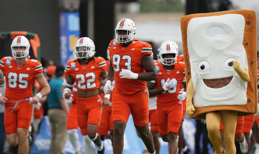 Miami teammates fight on sideline during Pop-Tarts Bowl