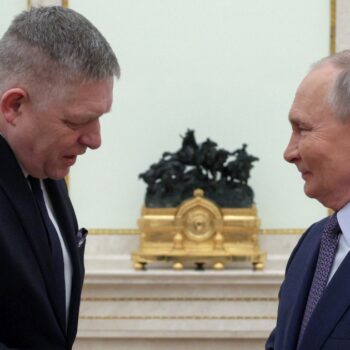 Le Premier ministe slovaque Robert Fico (gauche) et le président russe Vladimir Poutine (droite) à Moscou le 22 décembre 2024