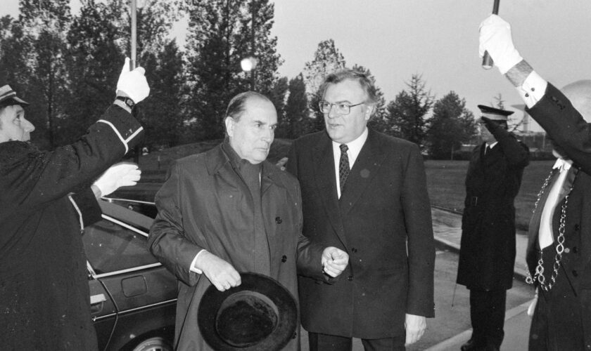 1983. Mitterrand et le dilemme de la rigueur : « changer la vie » ou « tenir la monnaie » ?