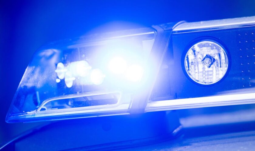 Treffen der Tuning-Szene eskaliert – Teilnehmer werfen Böller auf Polizisten