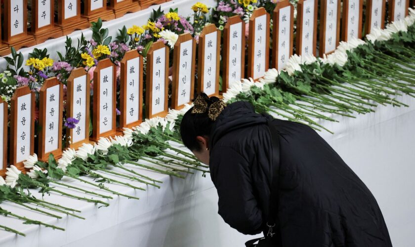 A woman prays at a memorial altar for the victims of the Jeju Air crash. REUTERS/Kim Hong-ji