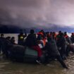 Un corps repêché sur une plage du Pas-de-Calais, au lendemain du décès de trois migrants qui tentaient de traverser la Manche