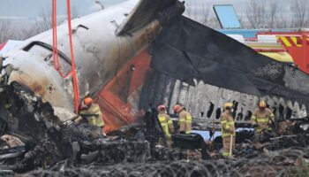 Collision avec des oiseaux, défaillance du train d’atterrissage, deuil national… Ce que l’on sait du crash meurtrier d’un avion en Corée du Sud