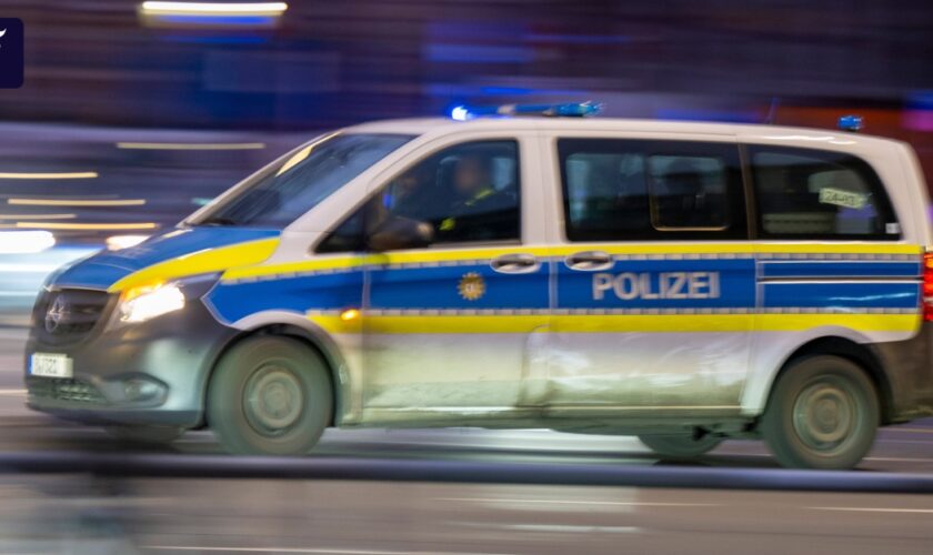 Mann beschädigt mit Bagger Autos und wird von Polizei erschossen