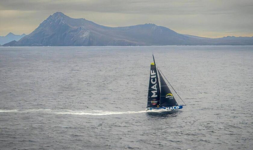 Vendée Globe : un réveillon entre plats lyophilisés, première douche et appel à la famille