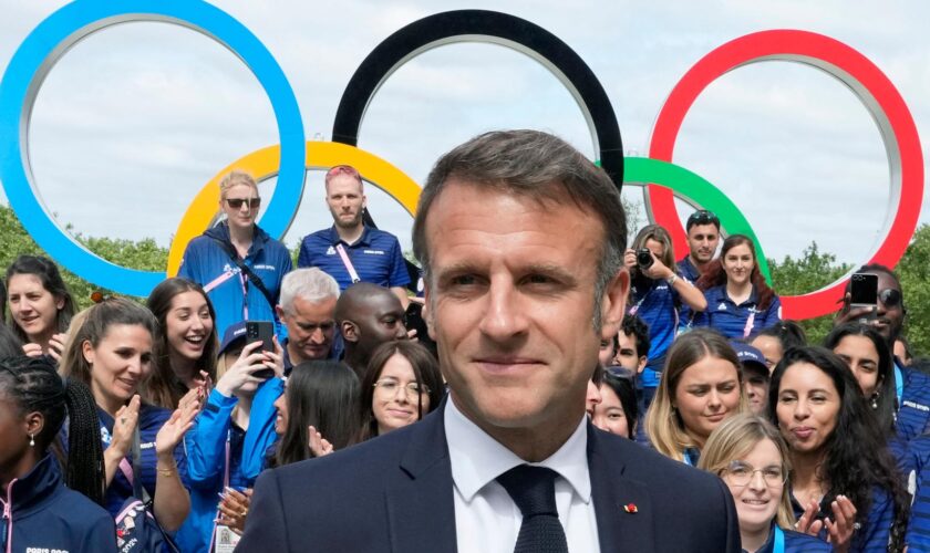 Macron ouvre ses voeux 2025 avec un best-of d’images de l’année, manière de ripoliner son bilan