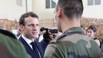 À Djibouti, Macron cherche à rassurer les militaires à l’occasion de Noël