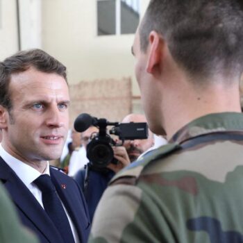 À Djibouti, Macron cherche à rassurer les militaires à l’occasion de Noël