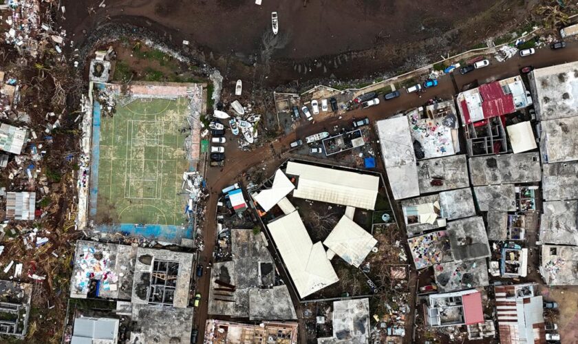 À Mayotte, l’impossible rentrée scolaire après le cyclone Chido