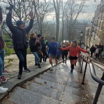 À Paris, des performances extrêmes à la course loufoque des… 271 montées des escaliers de la butte Montmartre