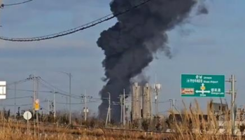 Al menos 28 muertos tras salirse de la pista un avión comercial con 181 pasajeros en Corea del Sur