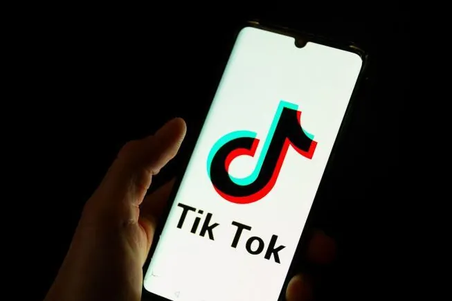 Albania cerrará TikTok durante un año tras el asesinato de un adolescente: "TikTok es el matón del barrio"