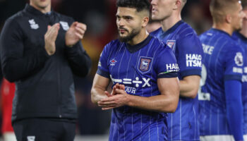 Angleterre : le capitaine d’Ipswich Town refuse de porter un brassard arc-en-ciel pour des raisons religieuses