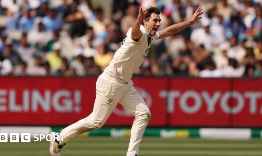 Pat Cummins celebrates a wicket v India