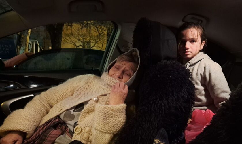 Barbara, 9 ans, et sa famille dorment dans une voiture à Corbeil-Essonnes : « On est là depuis sept mois »