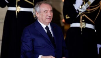 Bâton de berger «à la Justin Bridou», Henri IV... Quand Houellebecq prophétisait Bayrou à Matignon et, moqueur, le jugeait «irremplaçable»