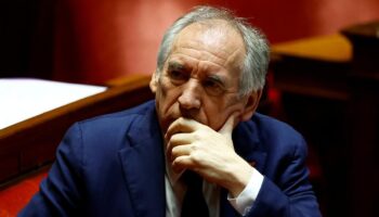 Bayrou commence son mandat avec une popularité historiquement basse