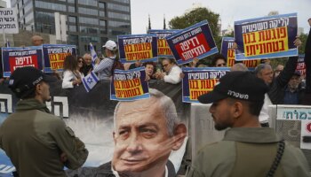 Benjamin Netanyahu testifica por primera vez en el juicio por corrupción