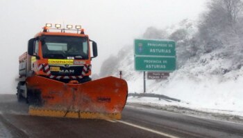 Castilla y León encara el final del 'puente' con aviso rojo por nevadas en el norte de León y Palencia y desbordamiento en Miranda