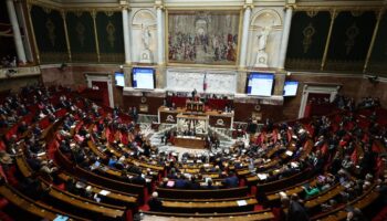 Censure du gouvernement : depuis une semaine, le règne de l’auto-idolâtrie