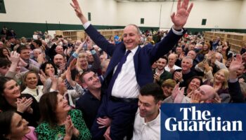 Centre-right Fianna Fáil and Fine Gael set to retain power in Ireland