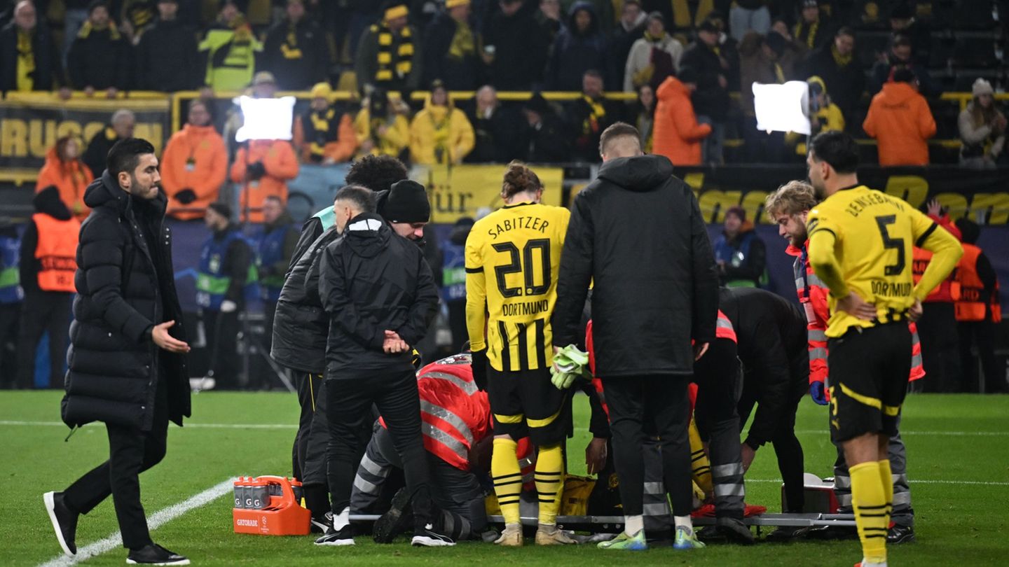 BVB-Coach Nuri Sahin (l) sorgt sich um seinen Innenverteidiger Nico Schlotterbeck. Foto: Bernd Thissen/dpa