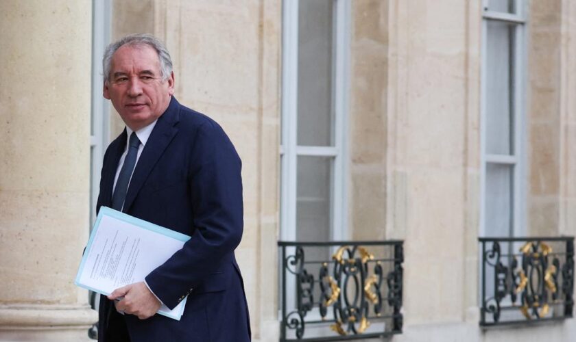 Composer un gouvernement, construire un budget, bâtir un accord de non-censure... Les cinq travaux du premier ministre François Bayrou