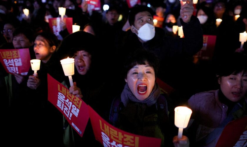 Corée du Sud: Yoon s'accroche au pouvoir après sa tentative ratée d'imposer la loi martiale