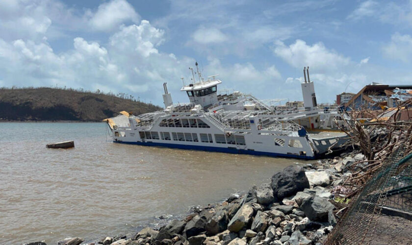 Course contre la montre pour secourir les habitants de Mayotte dévasté par un cyclone