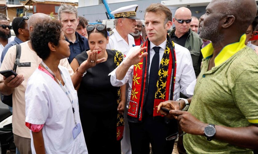 DIRECT. Mayotte :  « L’eau va arriver », promet depuis l’archipel Emmauel Macron, interpellé par des habitants en détresse