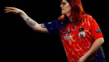 Darts-WM: Trans Spielerin Noa-Lynn van Leuven wird freundlich empfangen, aber verliert