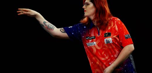 Darts-WM: Trans Spielerin Noa-Lynn van Leuven wird freundlich empfangen, aber verliert