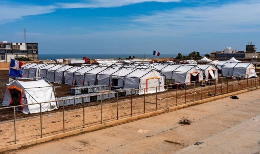 Déballé et monté en 24 heures maximum : à Mayotte, dans les coulisses d’un hôpital de campagne