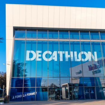 Decathlon justifie le milliard d’euros de dividendes versés à la famille Mulliez