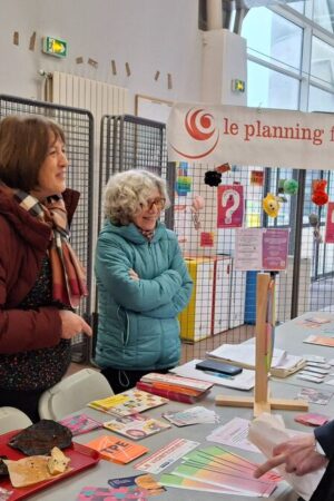 « Des sujets dont on parle entre mecs » : à Cergy, le Planning familial reprend sa place auprès des jeunes