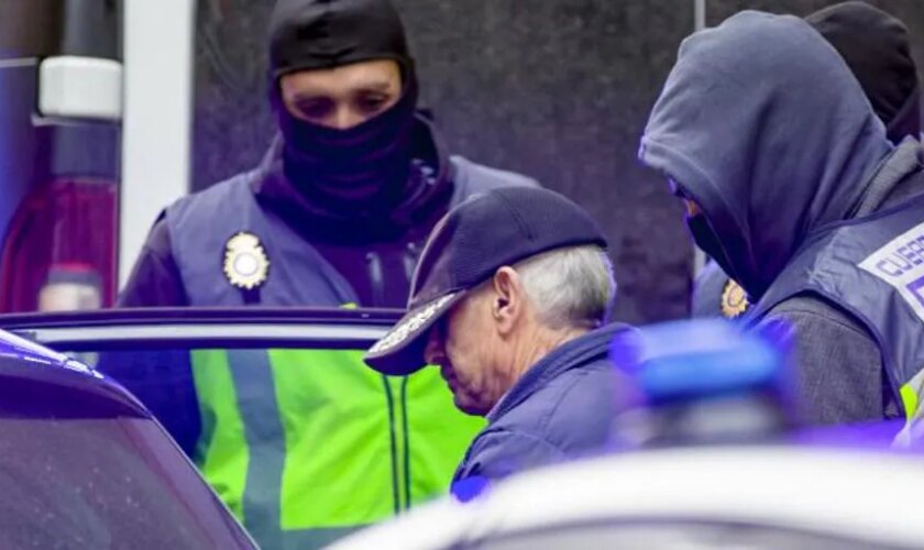 Detenidas ocho personas por blanquear dinero procedente de estafas que modificaban las facturas de las empresas