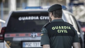 Detienen a dos jóvenes por extorsionar a un hombre con supuestas deudas sexuales en Valencia